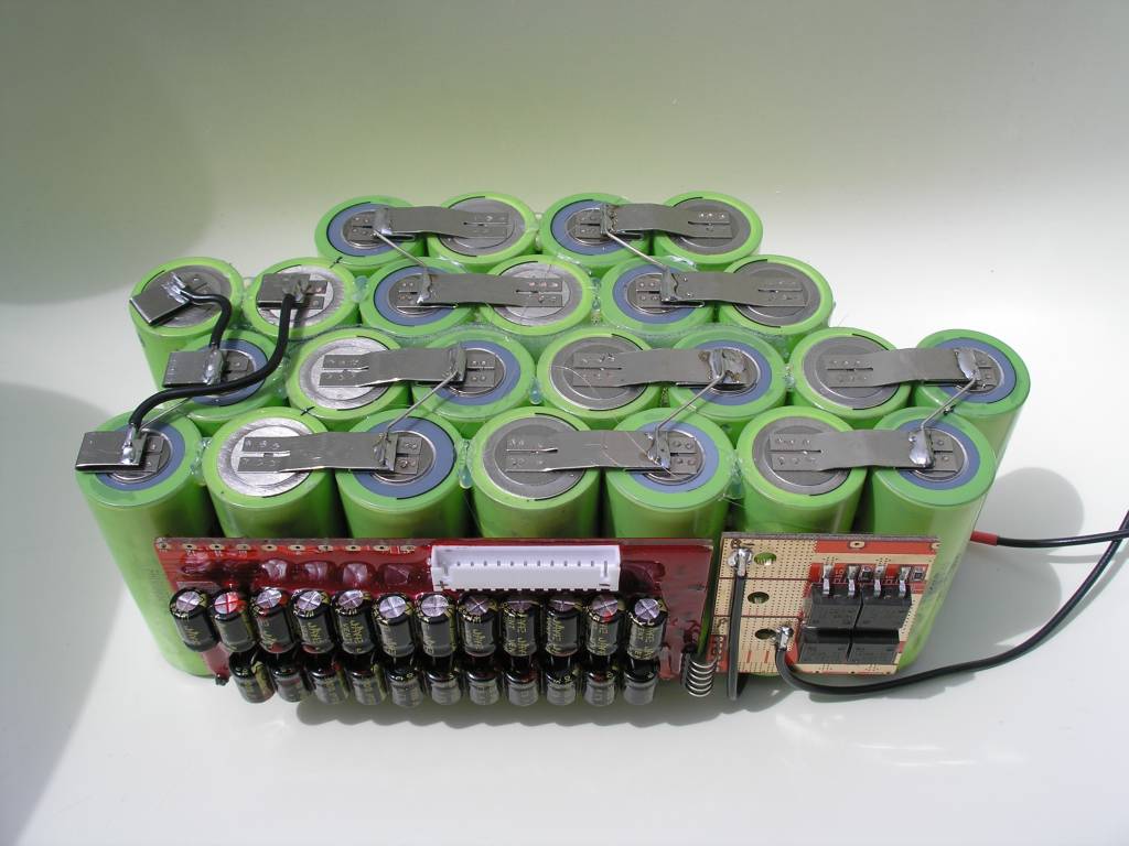 Proteccion y Cargador de bateria de litio hasta 4 celdas 16.8V